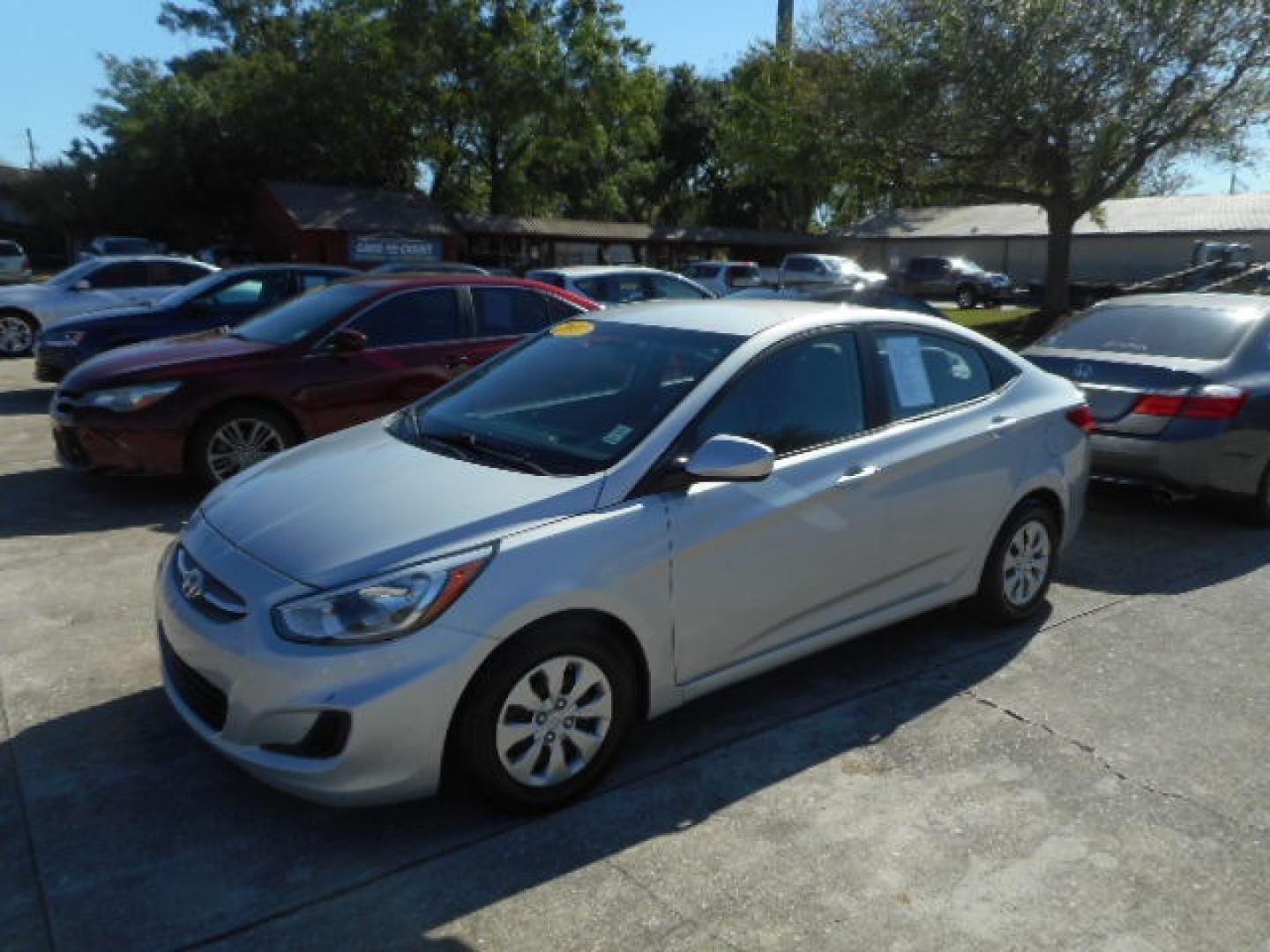 2017 SILVER HYUNDAI ACCENT SE (KMHCT4AE2HU) , located at 10405 Abercorn Street, Savannah, GA, 31419, (912) 921-8965, 31.988262, -81.131760 - Photo#1